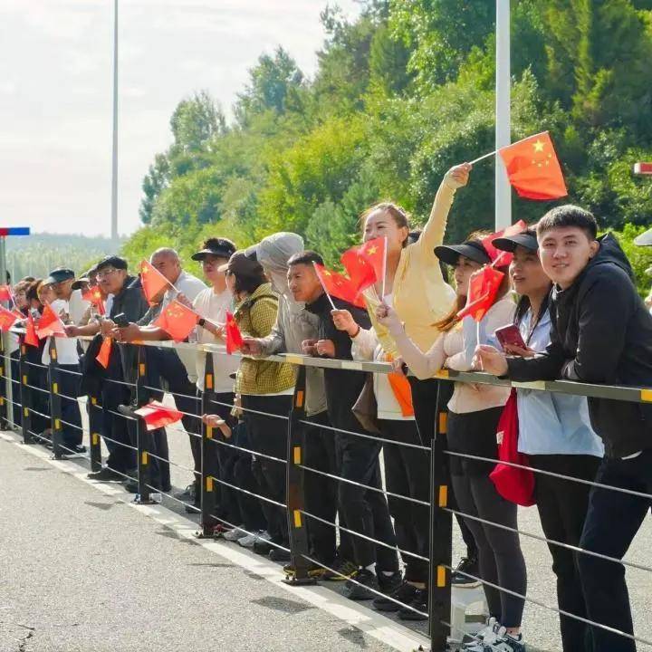 穿行于万亩, vOQAA, com