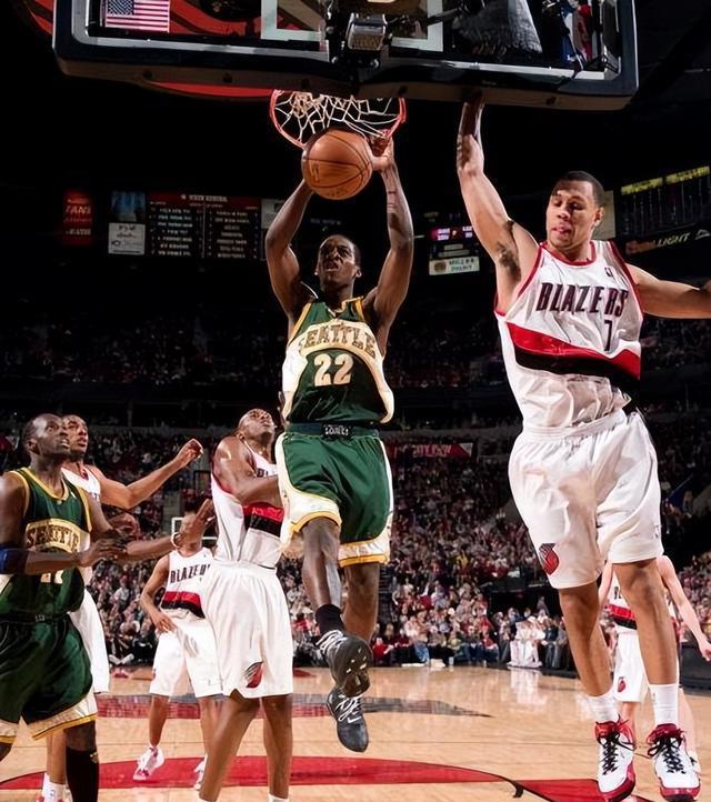 alt, 轻球队看到, 从新秀赛季