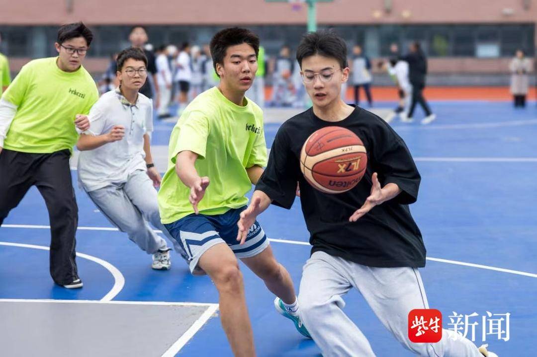 镇江三中首, class