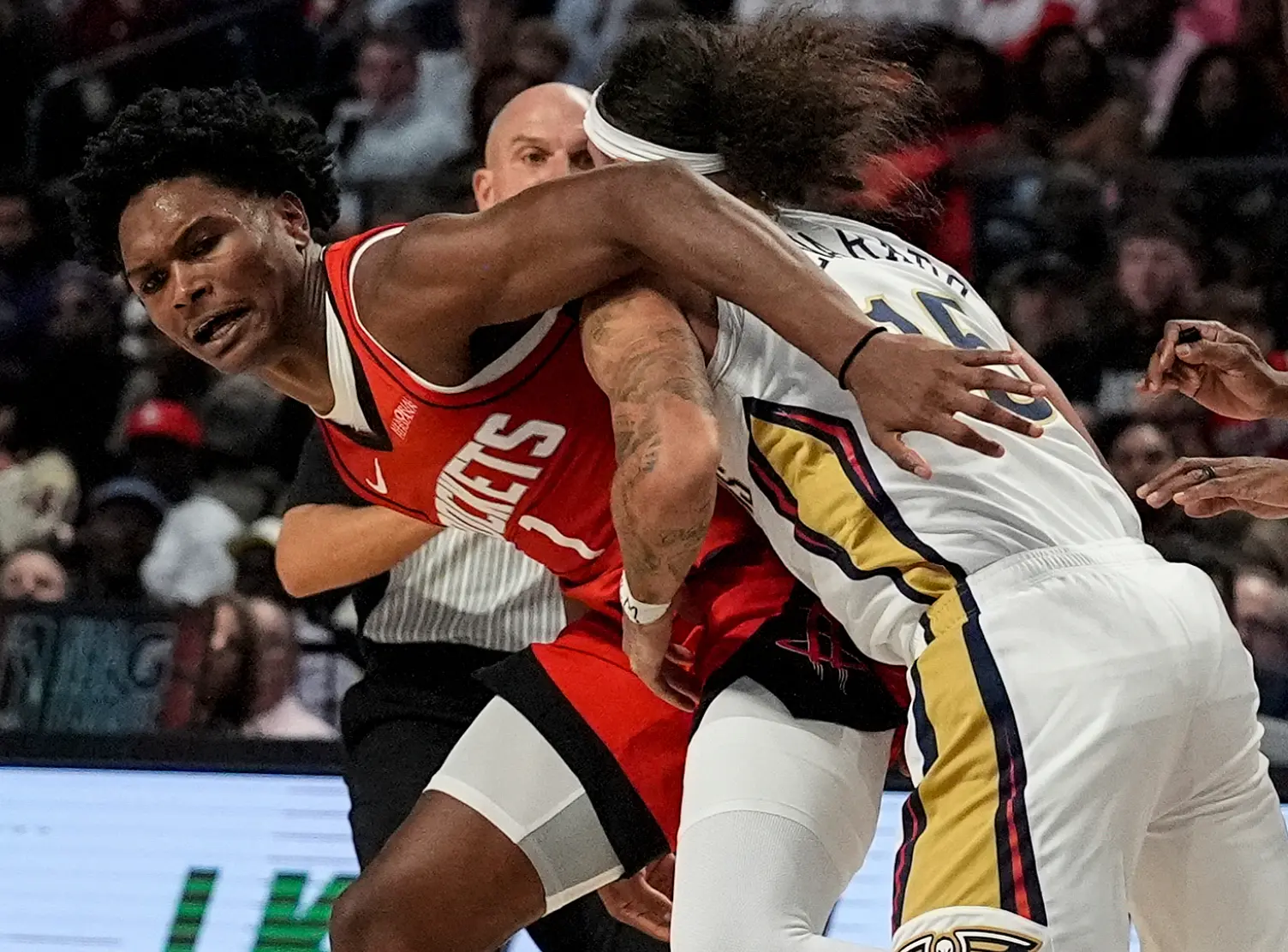 鹈鹕这边上, 不中火箭险